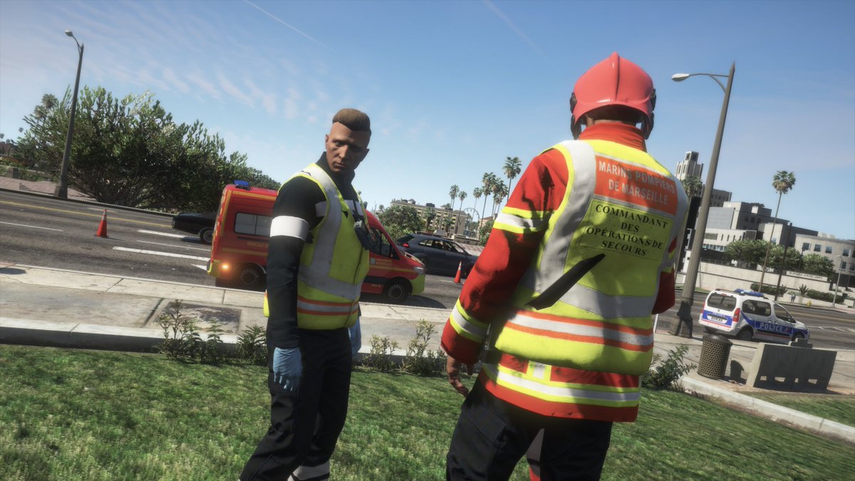 DcpjRemi's tweet photo. #BMPM #SIMULATION #AVP 
Dans la soirée d'hier, je suis intervenu en doublure chef d'agrès VSAV sur un AVP. Ce rôle me permet de m'entrainer pour mon futur grade de Second Maitre! https://t.co/wdUjuNhvKA