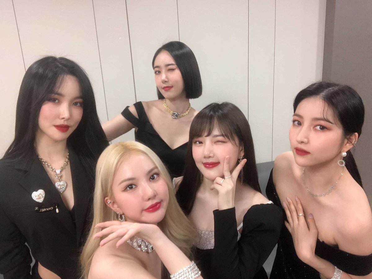 GFRDofficial's tweet photo. [📺 #여친Air]
잠시 후, 7시 30분에
#여자친구 #GFRIEND 가
출연하는 #KBS #가요대축제포토월 
이 방영됩니다.

버디 여러분의 많은 시청 부탁드립니다❤️

▶️ https://t.co/YhRV03njeU https://t.co/bwH6vhpDuv