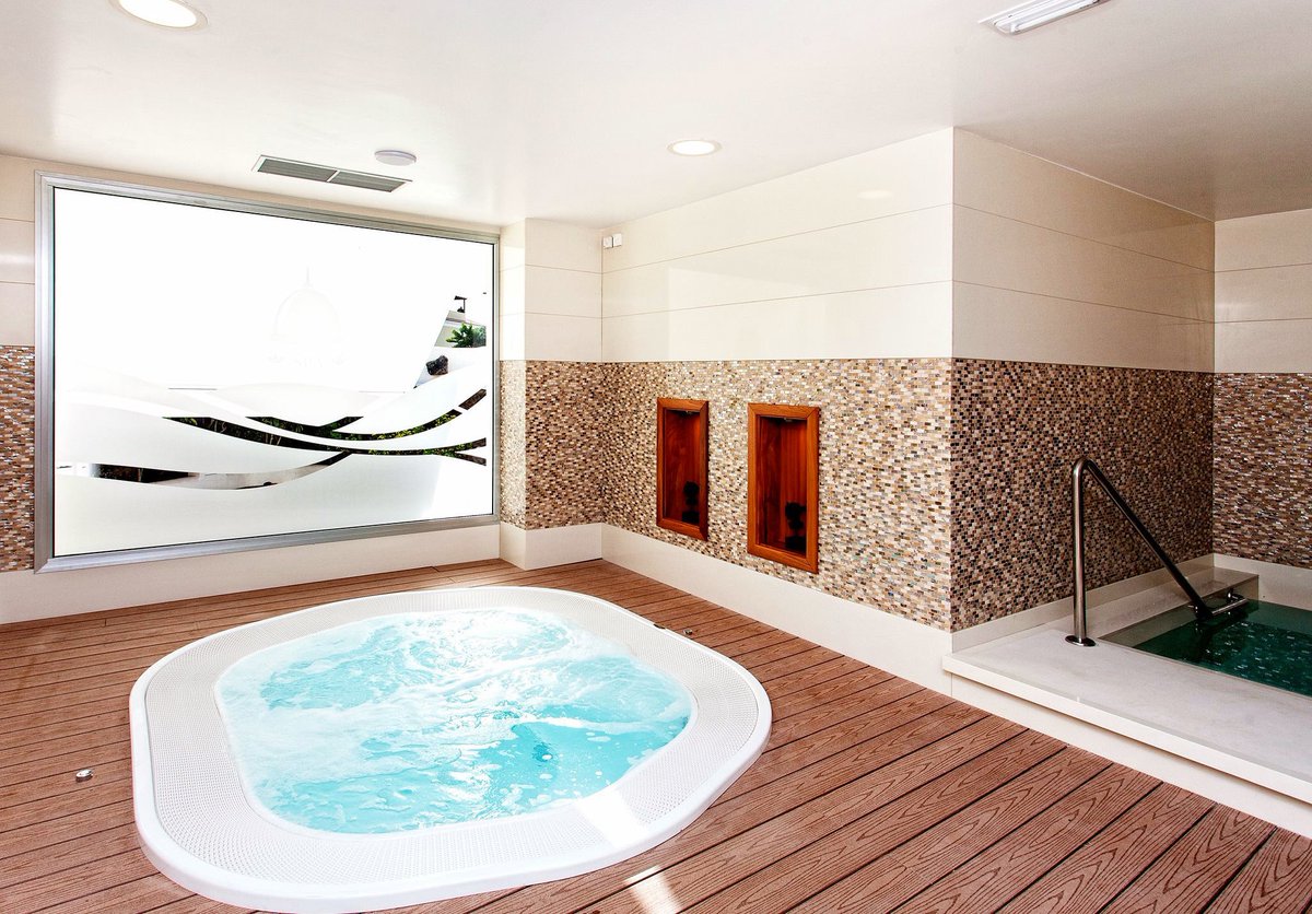 Experience the benefits of our wellness circuit #spa during your stay in #fuerteventura #hotel #villasfuerteventura #bahiazulvillas #spain #canaryislands + Info: bahiazul.com/spa <a href="/BahiazulVillas/">Bahiazul Villas & Club</a> @CanaryIslandsEN <a href="/__Fuerteventura/">Fuerteventura</a> <a href="/TripadvisorES/">Tripadvisor España</a>