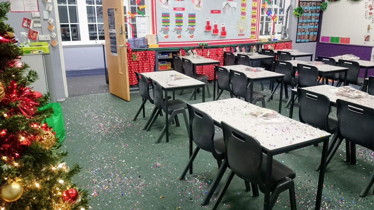 njsrs's tweet photo. Our class elf decided to add a little sparkle to the last day of term (luckily, our Crew didn't seem to mind). We hope you all have a magical Christmas and we look forward to seeing you in the new year! 😊 https://t.co/Drr9isNIo8