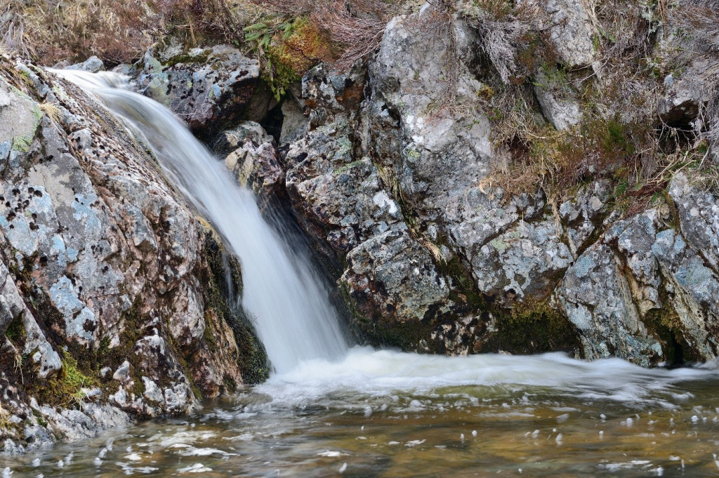NatureScot's tweet photo. For the final blog in our #YCW2020 Day in the Life series we join #NatureScot freshwater and wetlands advice manager Iain Sime on the slopes of Dark Lochnagar to learn more about our important work on water monitoring. Read more: https://t.co/KxltOm4amr #UWMN https://t.co/Wtd0LPvWqB