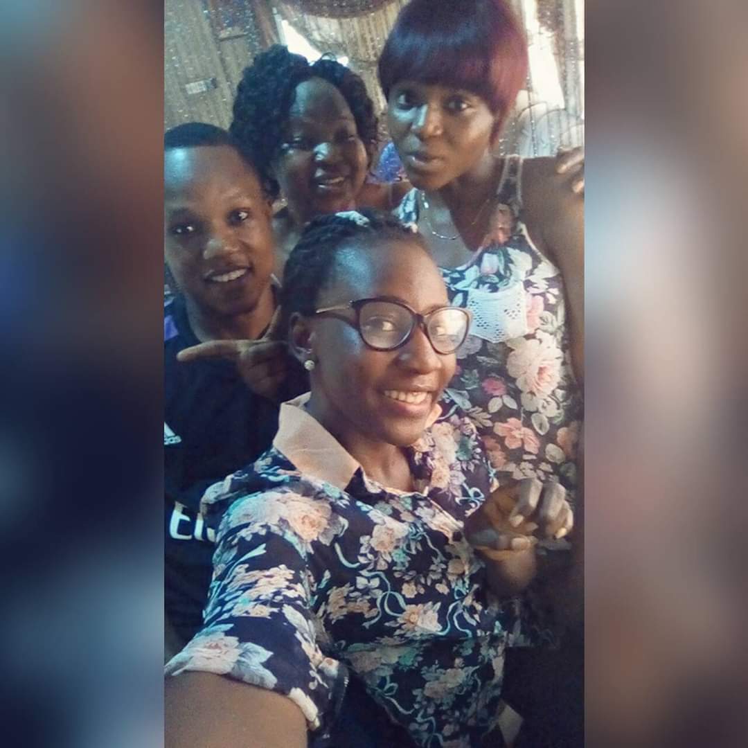 iam_RealSkillz's tweet photo. @Max1023FM @CeratheCera my #randomsnapz #flashbackfriday
my lil sis @_NerdyTalker sent me this one & its a perfect flashback, this was like 5 years with my family #mum #morayo #ola & I (dad got transferred to Kaduna & my big sis #temi was not around at this time)
#FamilyFirst ❤❤❤ https://t.co/8cufGQE0ri