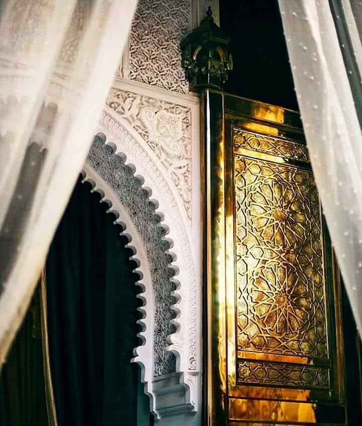 WealthofMorocco's tweet photo. 🏛✍🏼 [Nulle part ailleurs dans le monde arabe, l'art architectural islamique n'a atteint un tel degré de sophistication comme au Maroc 🇲🇦, pays qui a développé un language architectural unique] 

📖 {𝒜𝓇𝓉𝓈 𝑒𝓉 𝓉𝓇𝒶𝒹𝒾𝓉𝒾𝑜𝓃𝓈 𝒹𝓊 𝑀𝒶𝓇𝑜𝒸, ACR éditions} https://t.co/7l0iGS8ry6