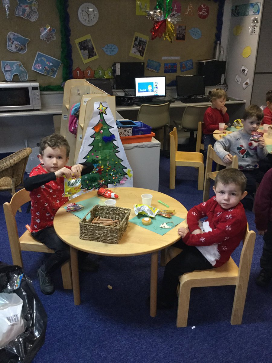 MrsTomkinsMLP's tweet photo. Reception are having a fabulous Christmas party, we have some amazing games to play too. https://t.co/ELQQ4MmyL1