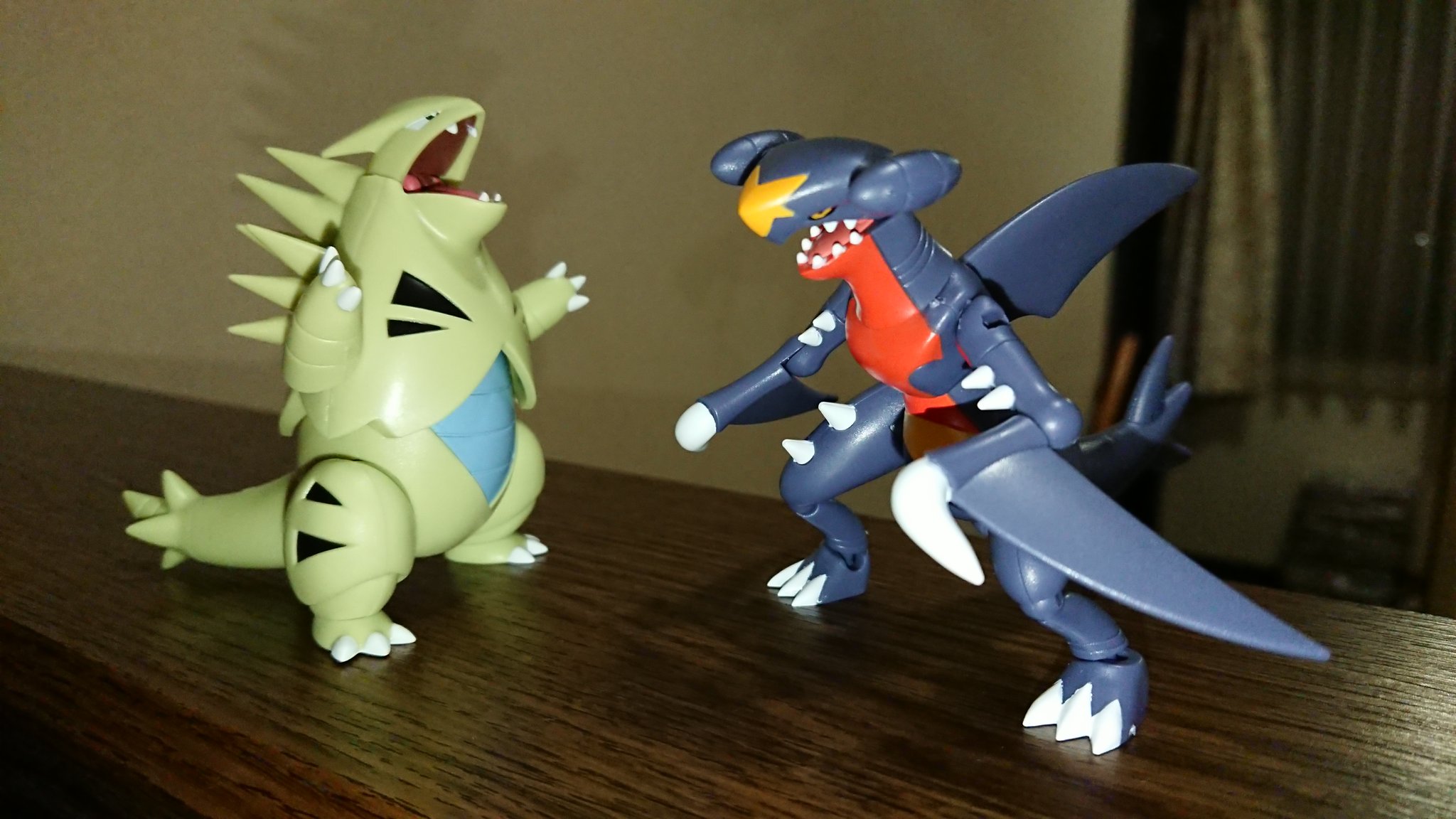 レガルジェ𓆡faガールのメンテ中 噂のshodoポケモン とりあえず600族の2匹を買いました この手のシリーズでは珍しく ガブリアスの性別はメス つまりシロナ仕様 ポケモン Shodoポケモン T Co W5kvekgg9a Twitter