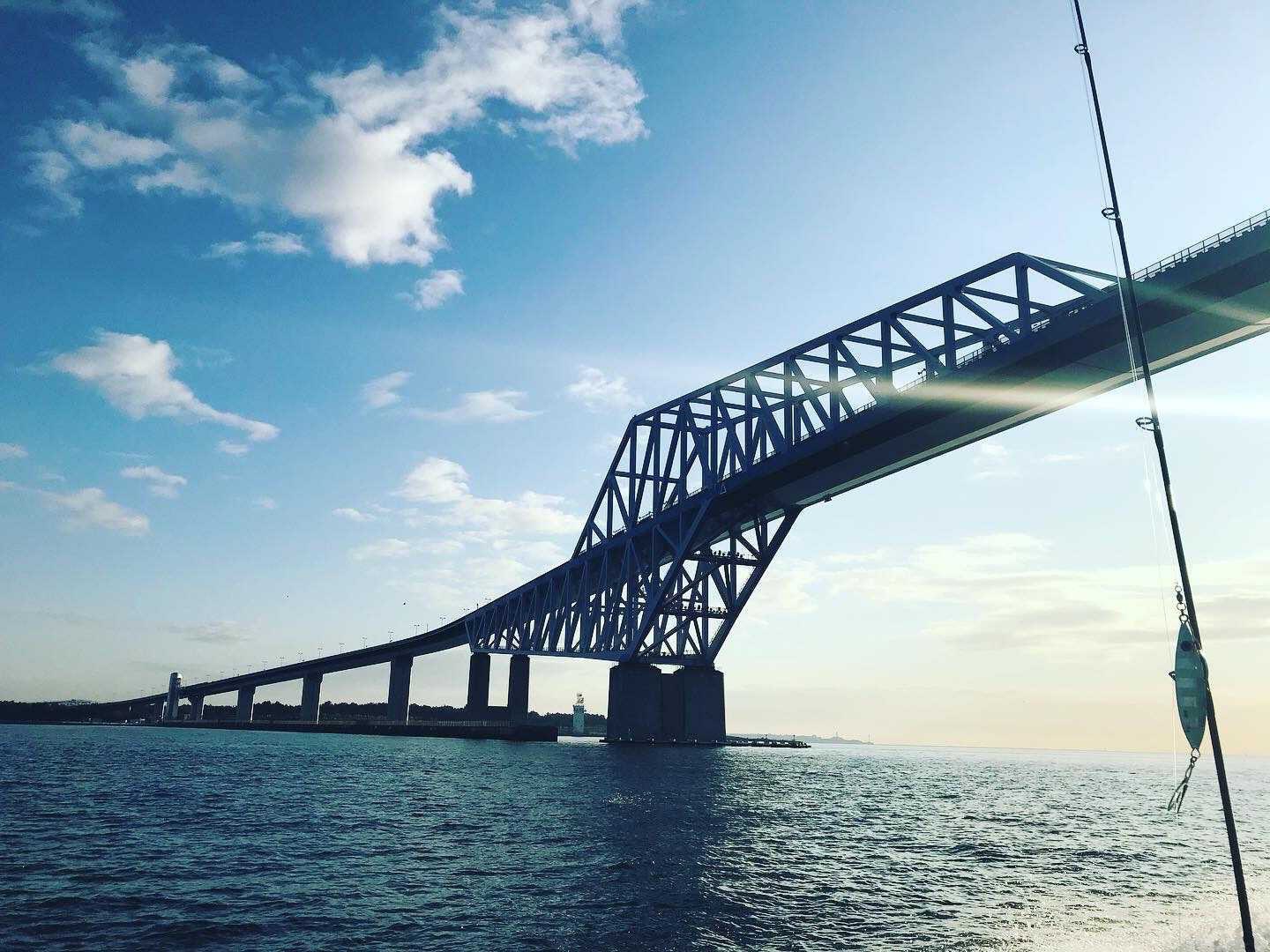 日本橋梁建設協会 公式 ブリッち講座 東京ゲートブリッジ Tokyogatebridge 仮称 東京港臨海大橋 橋長 2 618m 幅員 24m 高さ 87 8m 海面 ﾄﾗｽ最上部 形式 トラス橋 開通 12年2月12日 主橋梁部 鋼3径間連続トラス ボックス複合橋