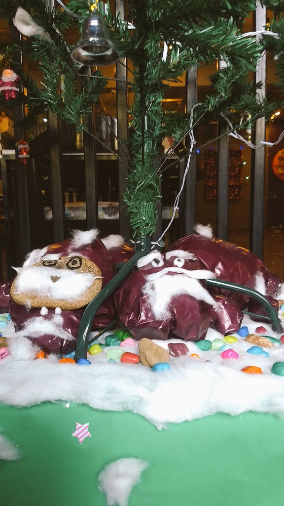 CafeDayOut's tweet photo. Our Santa Timmy @timminchin &amp; Mimmy @Mimirocah1 are waiting for you this X-mas at @CafeDayOut, #cdOut #CafeDayOut #xmas2020 #SantaClaus2020 #Burger #TheMandalorian #HadsizOEzguerOEzel #Eminem #Jikook #JEONJUNGKOOK #Babies #RohanpreetSingh #AUSAvINDA #NehaKakkar #Cuties #Cheoul https://t.co/W87UHx8xM4