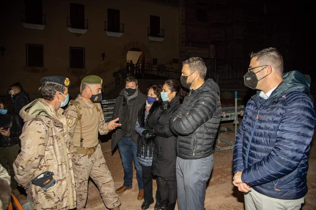 AytodeCaravaca's tweet photo. ¡Gracias a todos por vuestra colaboración! 🤝🛍
ℹLa Unidad #Naval transporta cerca de nueve toneladas de alimentos para las delegaciones de @_CARITAS en el Noroeste.
➕ INFO.: https://t.co/uAdLB5Aqo6
#ToneladaSolidaria https://t.co/6qKL4LQuQn