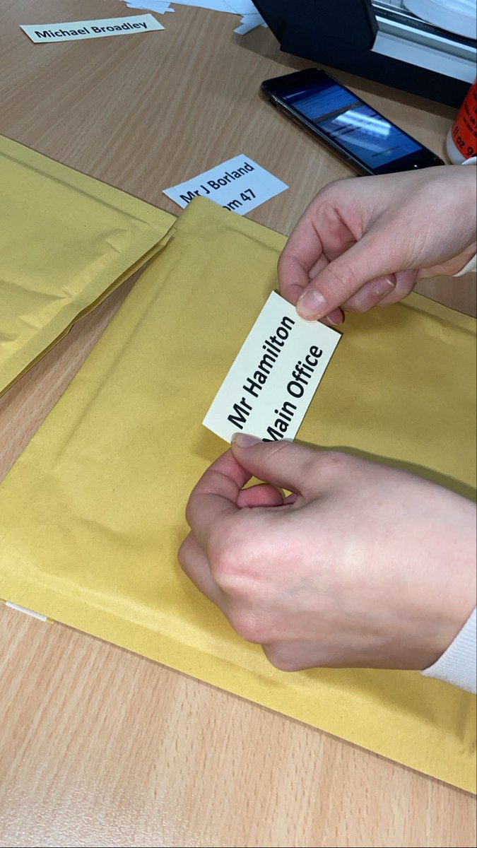 Due to school finishing on Wednesday for the Christmas holidays, we want to ensure all orders will be done in time. 
To do this we are only taking orders unti 
!!2pm TODAY!! 🎄✨