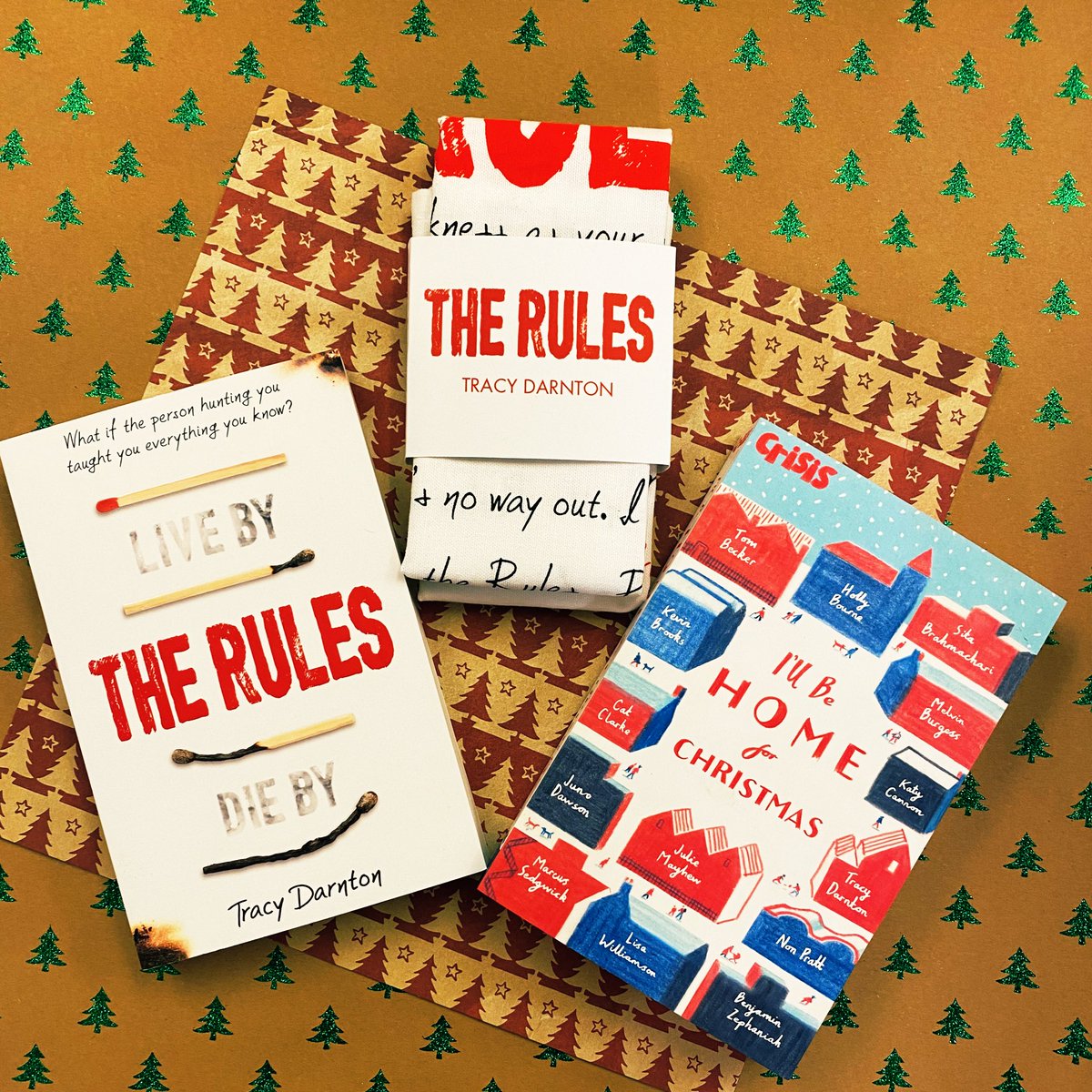LittleTigerUK's tweet photo. Merry Christmas twitter ๐ Itโs my last day in the office & Iโm feeling festive, so itโs time for a @TracyDarnton themed #UKYAHomeBook giveaway! Get your mitts on the short story that inspired #TheRulesTrustNoOne - follow us & @TracyDarnton & RT by 4pm GMT today - UK&Ireland only https://t.co/OlvcqsIJc4