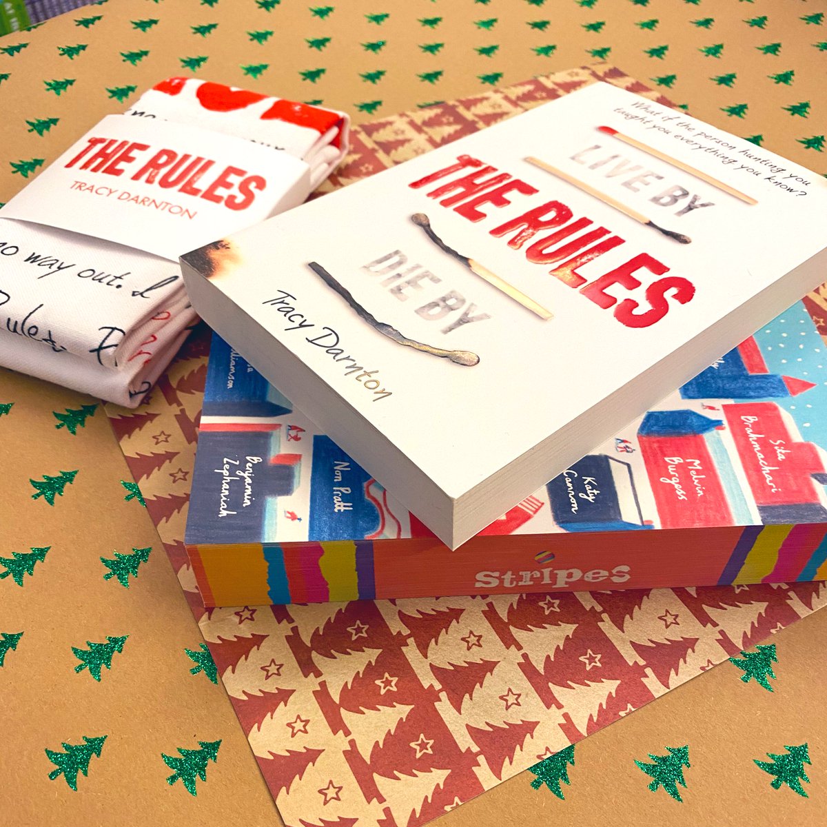 LittleTigerUK's tweet photo. Merry Christmas twitter ๐ Itโs my last day in the office & Iโm feeling festive, so itโs time for a @TracyDarnton themed #UKYAHomeBook giveaway! Get your mitts on the short story that inspired #TheRulesTrustNoOne - follow us & @TracyDarnton & RT by 4pm GMT today - UK&Ireland only https://t.co/OlvcqsIJc4
