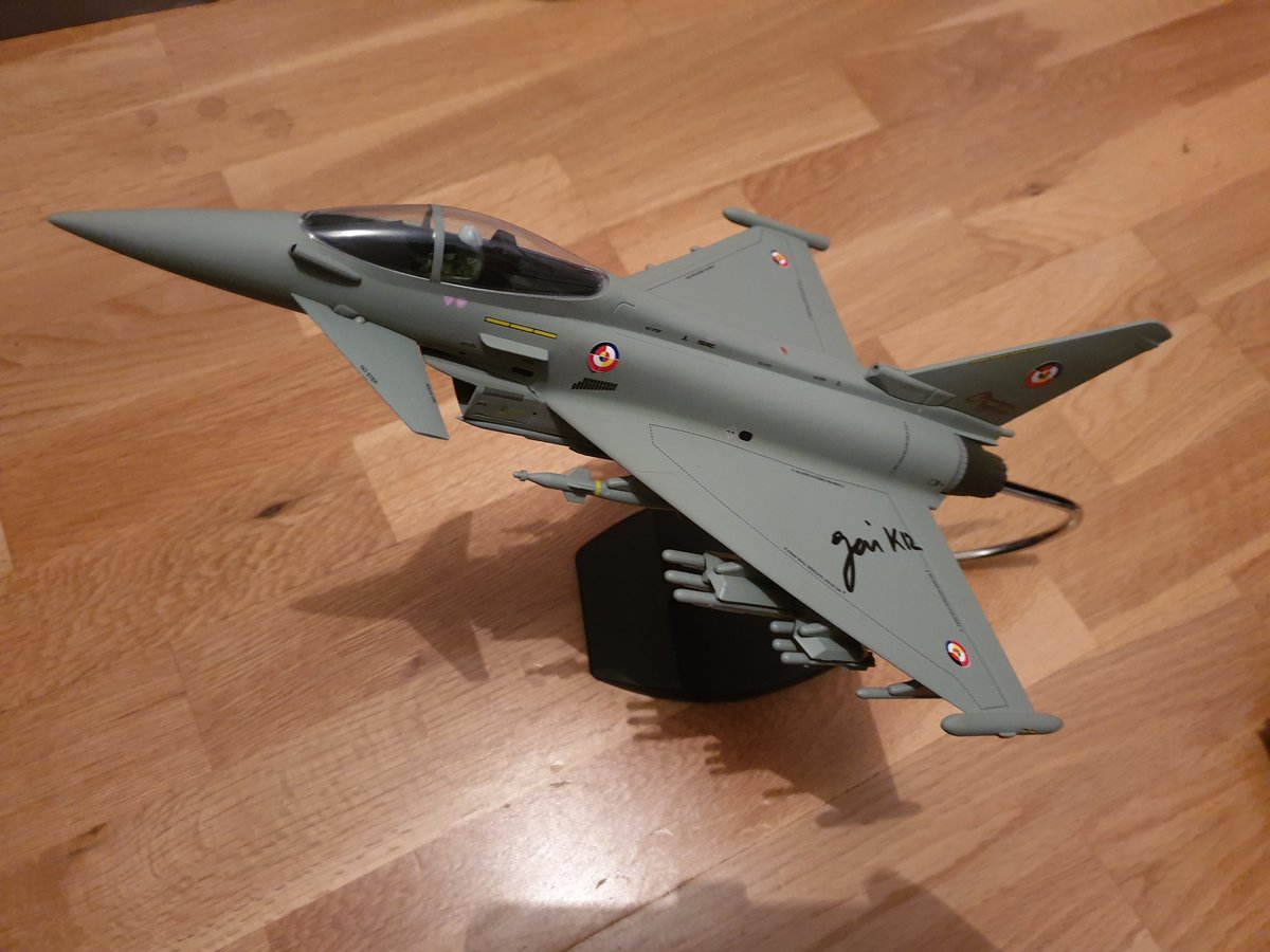 RAeSTimR's tweet photo. Big thanks to the Xmas elves at @AirbusDefence for this MONSTER signed  @eurofighter model prize - for err... wearing a tie at home(!). Checkout the extensive loadout options! #avgeek @AgueraMartin @floairbus https://t.co/WSfjRTRw6b