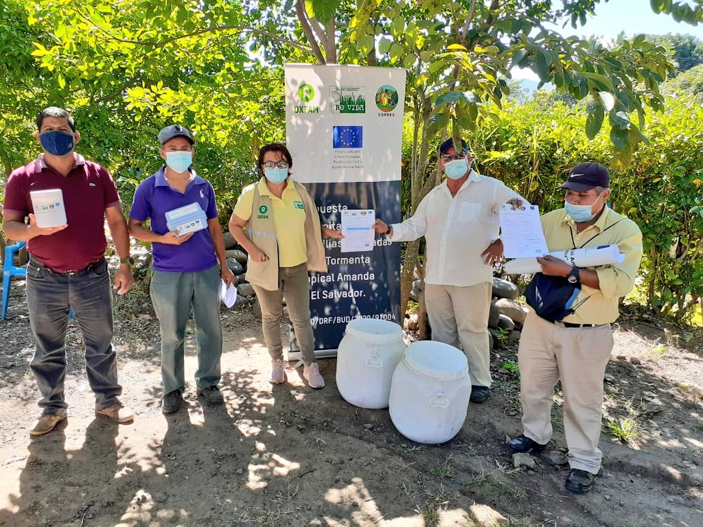 PVcomunicacion's tweet photo. #TAmanda y otras tormentas dañaron el sistema de Agua Comunitario de las 7 comunidades de Tacuba "Bendición de Dios", el cual ha sido equipado con Materiales y Kits de Cloración para mejorar de acceso a agua Segura de más de 1300 fam. junto a @OxfamElSalvador y @ECHO_LatAm https://t.co/7cIWIMxa0h
