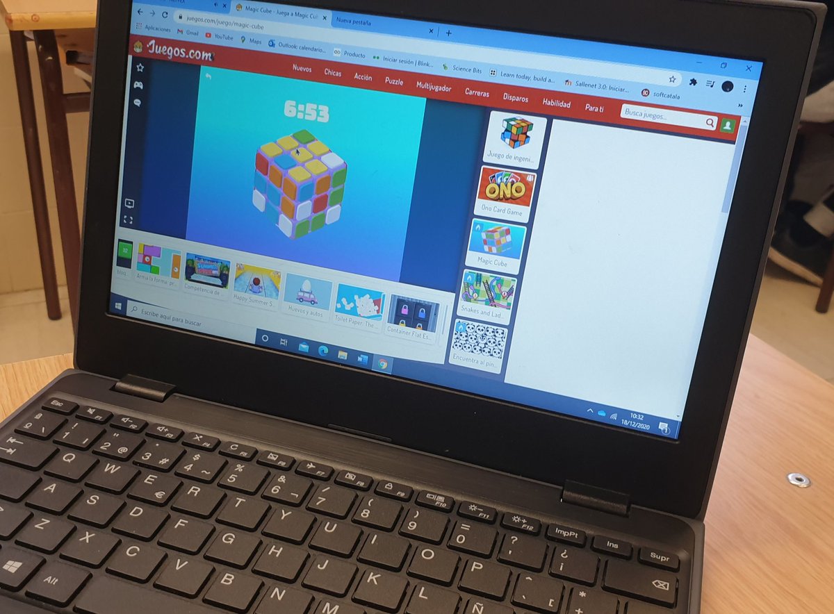 albertvallspou's tweet photo. Si no pots portar jocs de taula per culpa de la Covid, doncs a @LaSalleSCF els fem digitals. #classedematesdiferent #aprendreamblesTIC #matesTIC https://t.co/DKTTndjYNB