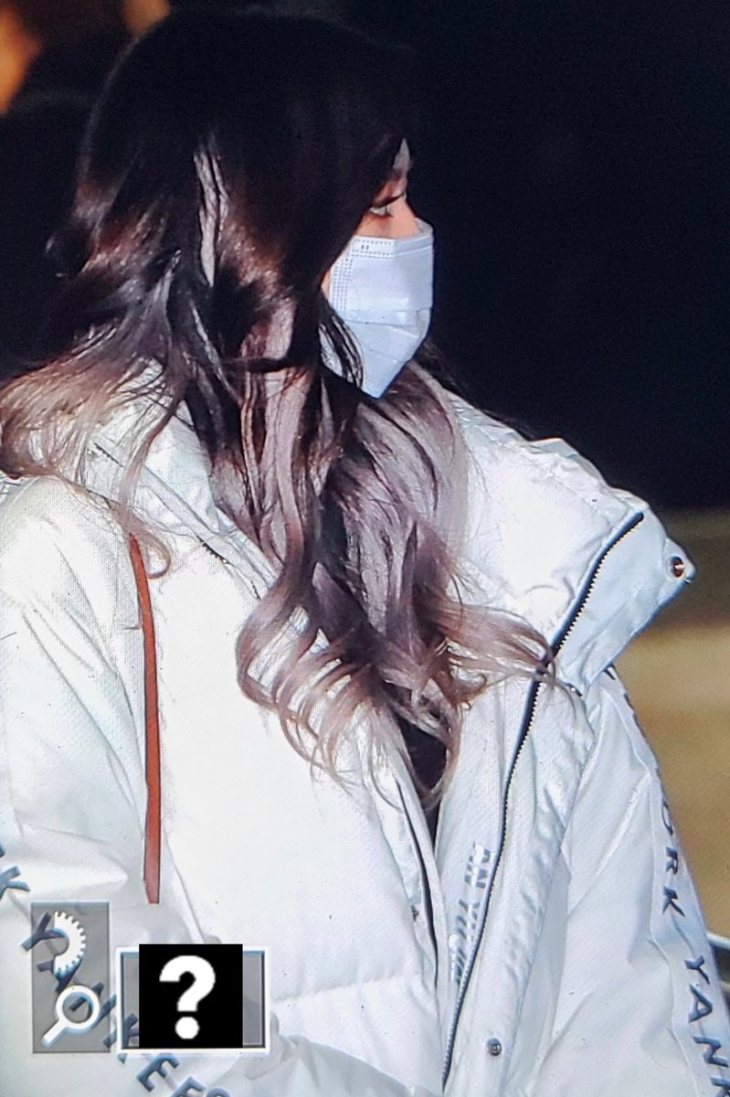Doyu0391's tweet photo. 201218 퇴근 프리뷰

#ANYUJIN #안유진 #アンユジン
#IZONE #아이즈원 #アイズワン https://t.co/mGWrZPowQL