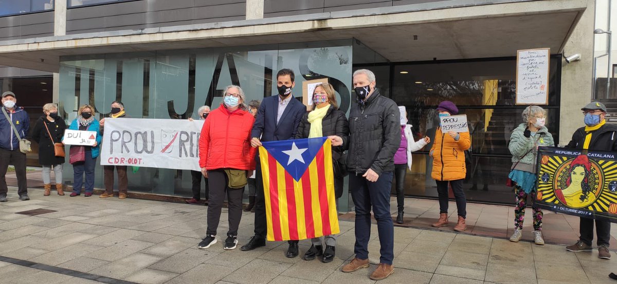 Fem costat a <a href="/albertdmcat/">ᗩlbertDM ||*||🏴󠁧󠁢󠁥󠁮󠁧󠁿🏳️‍🌈🏴󠁧󠁢󠁳󠁣󠁴󠁿</a> des de <a href="/assemblea/">Assemblea Nacional Catalana</a> <a href="/ANCGarrotxa/">ANC_Garrotxa 🎗</a> <a href="/OlotXindep/">ANC Olot 🎗</a> <a href="/OmniumGarrotxa/">Òmnium Garrotxa</a> <a href="/DavictusCat/">David Fernàndez</a>