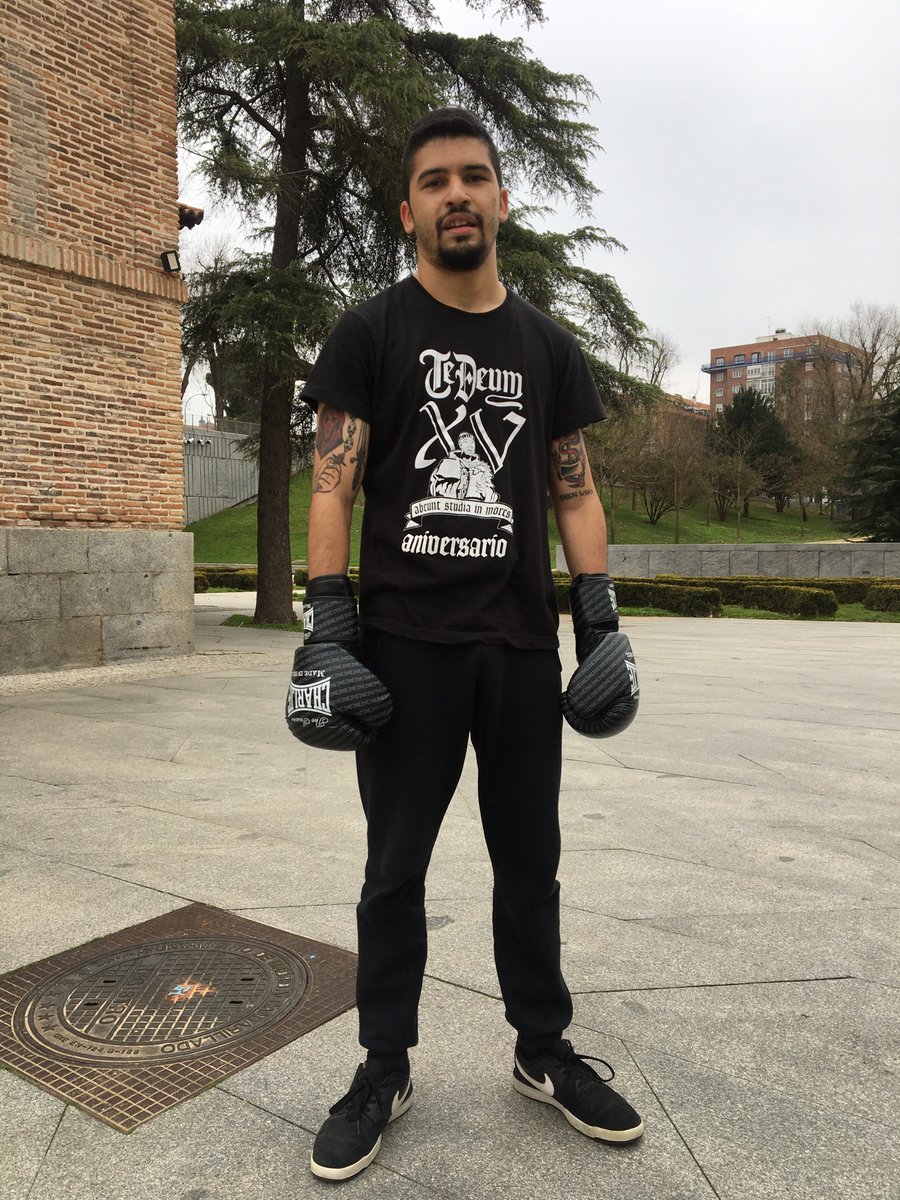 lamuertedetodo's tweet photo. Una foto mía post 2 asaltos de 10 minutos de pad work #DIYtraining https://t.co/Pl85PiWY9x