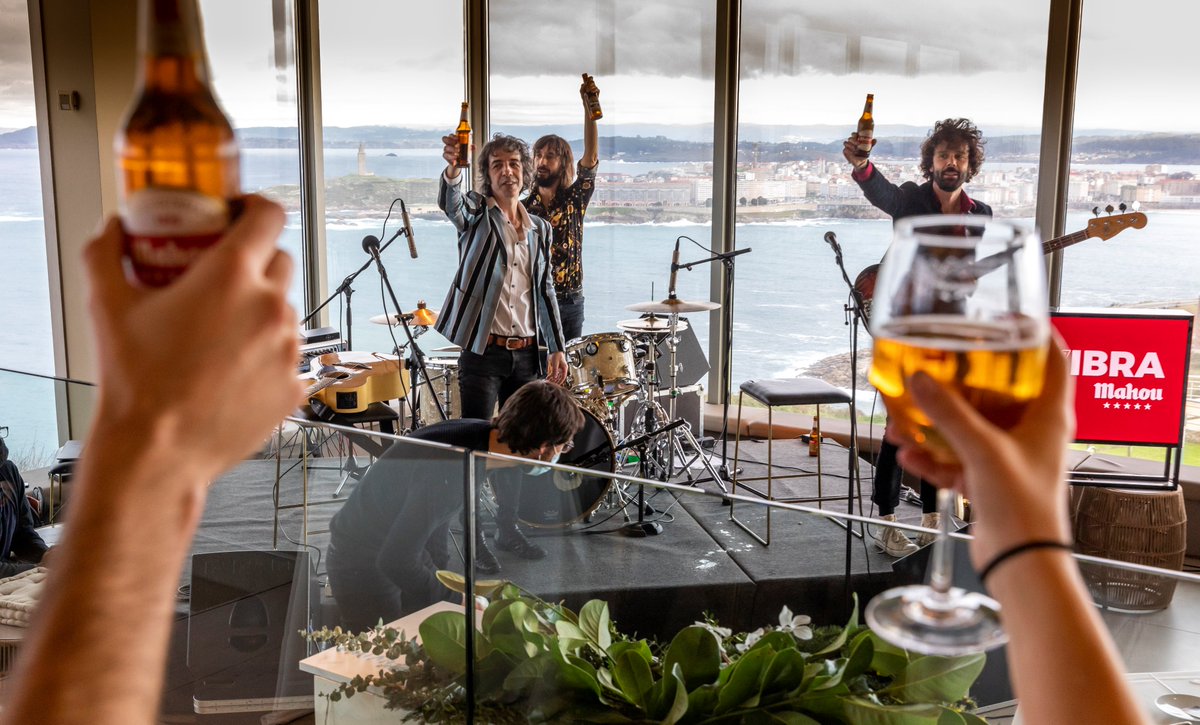 VibraMahou's tweet photo. ✨ Una auténtica maravilla ✨ La mejor cerveza, un espectacular menú de @arboredaveira y directazo de @sidonie_ con el océano de fondo!! 🌊😍Lo del pasado domingo en los #AtlanticDays by Vibra Mahou de @Atlantic_Fest fue INOLVIDABLE✨ #VuelveaVibrar https://t.co/uxk3cxPEd2