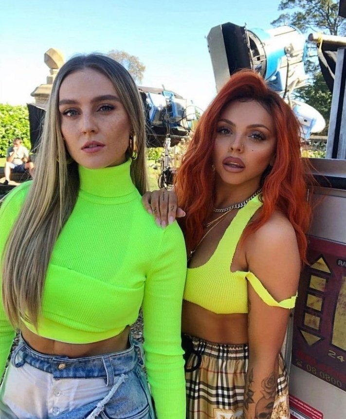 sweettperrie's tweet photo. Perrie and Jesy #PerrieEdwards #JesyNelson #LittleMix #pesy https://t.co/mbOVaRiv4K