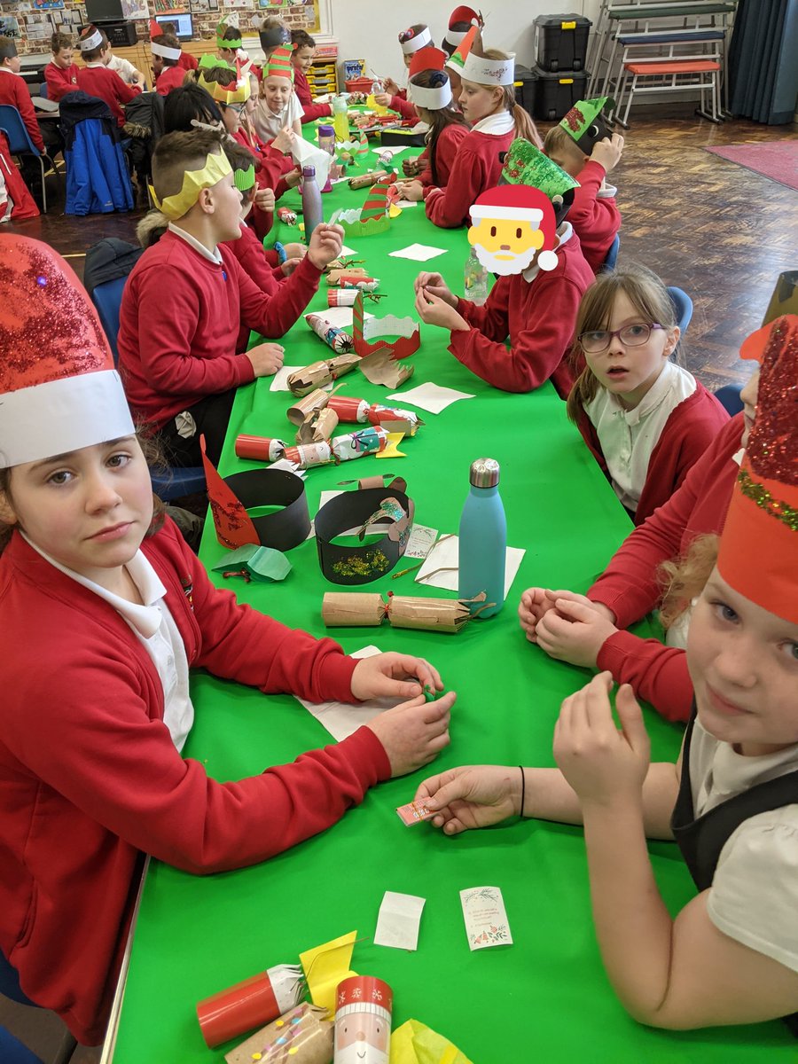 Honeywell_PS's tweet photo. A little different this year but another cracking Christmas lunch! Thank you to the ladies in the kitchen and our Friends of DG for the crackers and decs! https://t.co/z2wgYcNdDT