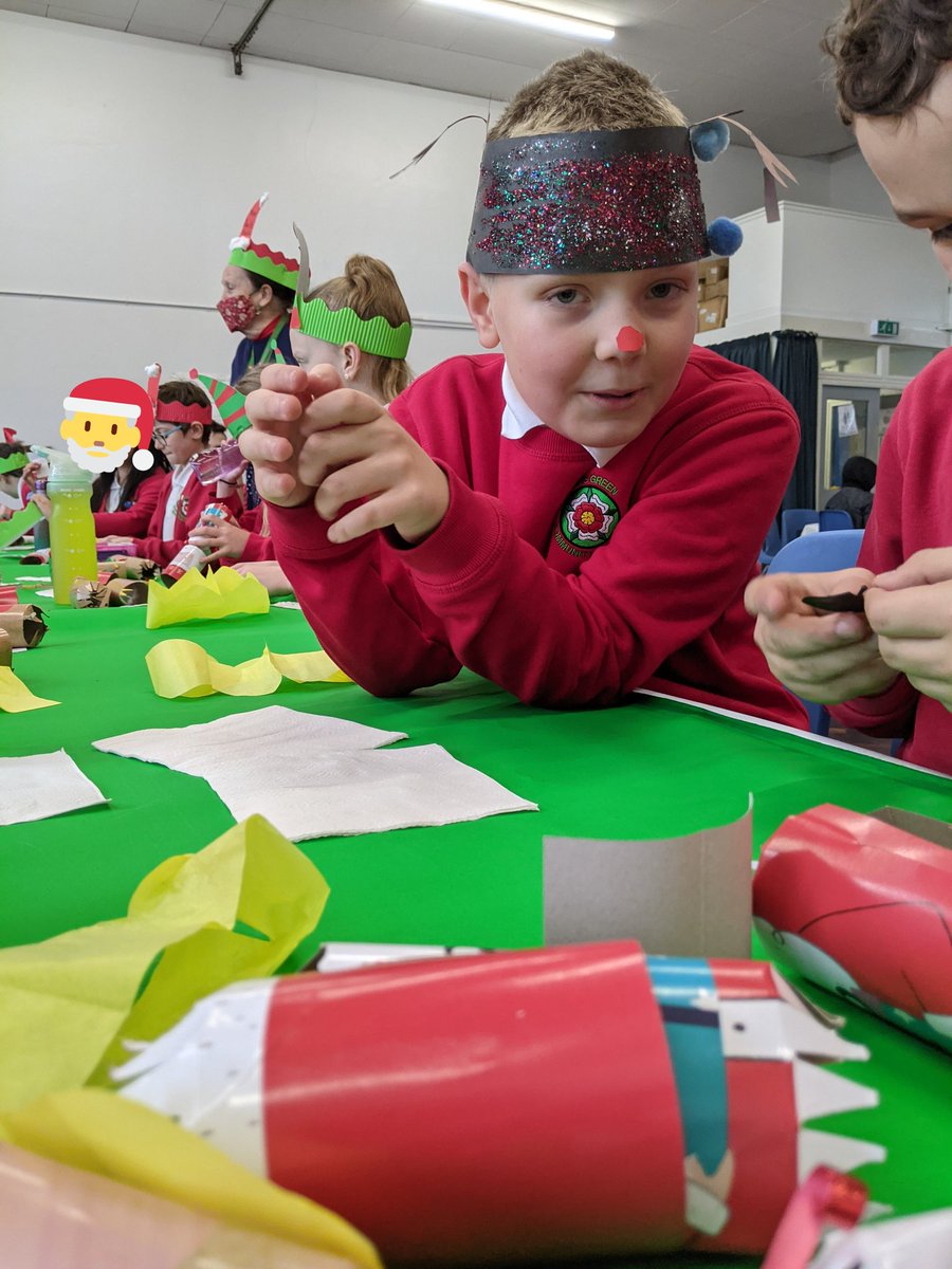 Honeywell_PS's tweet photo. A little different this year but another cracking Christmas lunch! Thank you to the ladies in the kitchen and our Friends of DG for the crackers and decs! https://t.co/z2wgYcNdDT