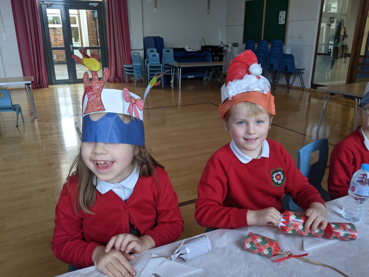 Honeywell_PS's tweet photo. A little different this year but another cracking Christmas lunch! Thank you to the ladies in the kitchen and our Friends of DG for the crackers and decs! https://t.co/z2wgYcNdDT