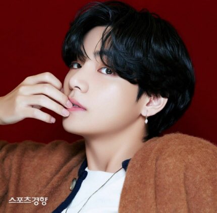 KTH_News's tweet photo. [NAVER] 201218

#BTSV's Chinese fan club @KIMTAEHYUNGBAR_ has prepared a special project to make the 29th "Radio Day," an early celebration for his birthday on the 30th. V's fan club will have a total of 12 ads broadcasted on 10 programs belonging to +

🔗 https://t.co/Zu9LTmeQar https://t.co/fdGLe4vWQb
