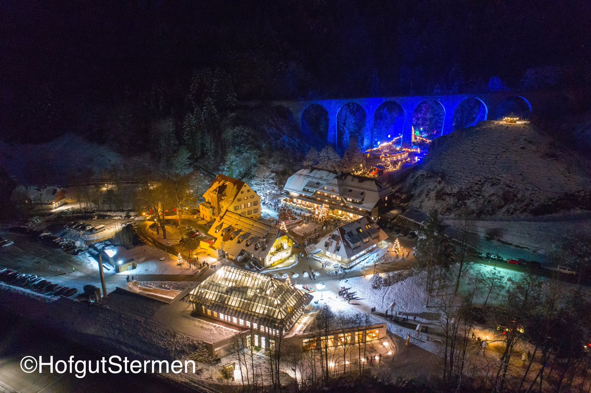 公式 His 添乗員同行の旅 Impresso ちなみに ラヴェンナ渓谷のクリスマスマーケットのイメージはこれ 幻想的でしょ ドイツ クリスマスマーケット ヨーロッパ 海外旅行