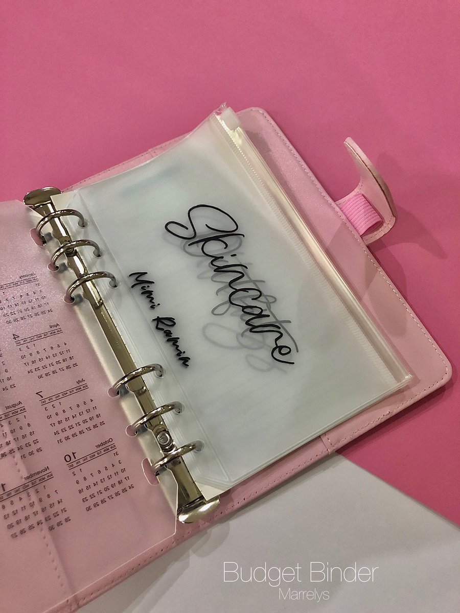 marrelys's tweet photo. BATCH 2 OPEN! ✨

This time we add pocket card + Finance Sheet 🤩 

3 colours to choose! I buka 20 pcs je utk 2nd batch nih okay. Its pre order. So siapa cepat dia dpt 

Its RM40 inc postage 💵 

#budgetbinder https://t.co/uSGaX73woR