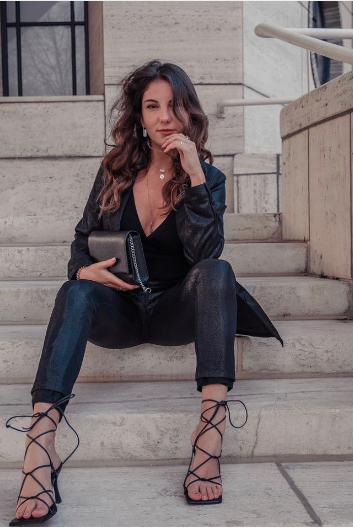 If this suit doesn't scream festive we don't know what does✨ Babe <a href="/nonstopnikki/">Nicolette Tate</a>.nl looking gorgeous in the "Zwarte lurex blazer"  and the "Lurex pantalon"  🖤🔥 Shop this set with 30% OFF 💥

Shop here:
Blazer: jackyluxury.com/products/blazer
Pants: jackyluxury.com/products/trous…