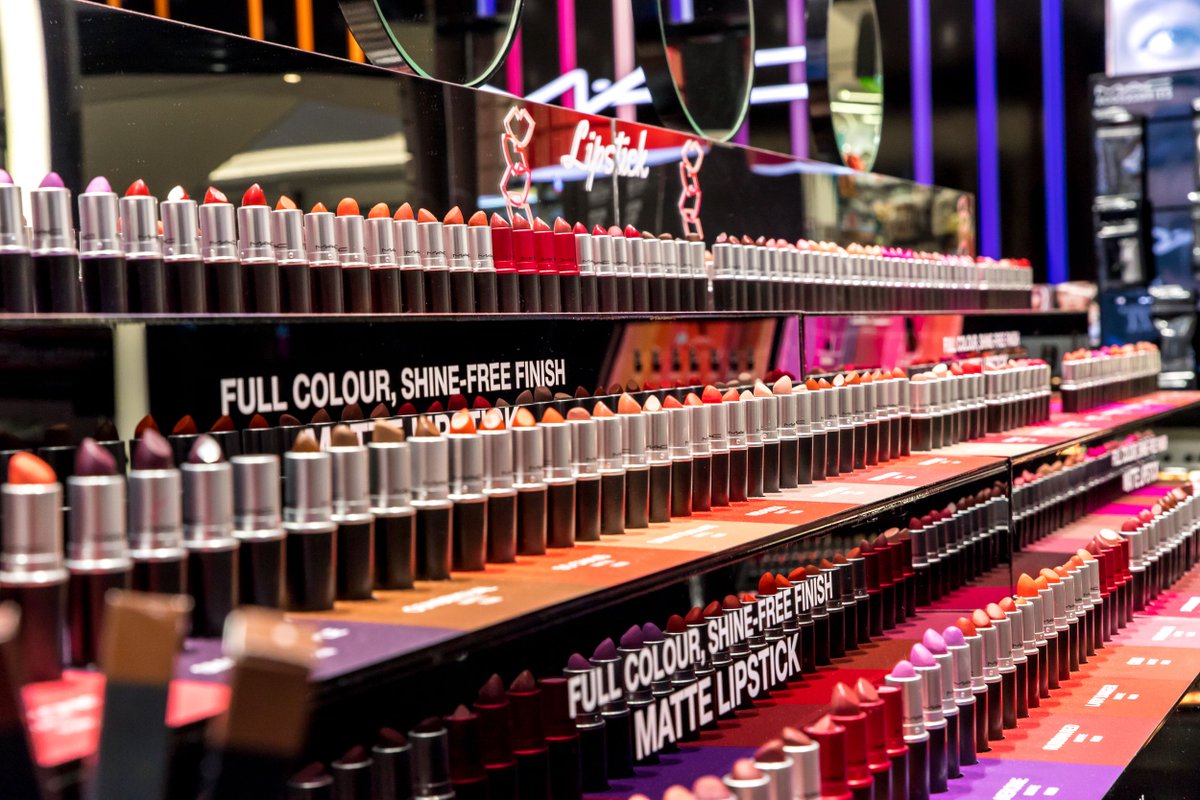 Eastgateshops's tweet image. Beautiful gifting begins at @MACcosmetics 😍 From beauty tools to full-glam makeup palettes and everything in between, this will make your (and their) heart sing 

#IconicEastgate #CreateTomorrow #CreateTomorrowToday #MACCosmetics #Makeup #Beauty #BeautyGifts #GiftsForHer