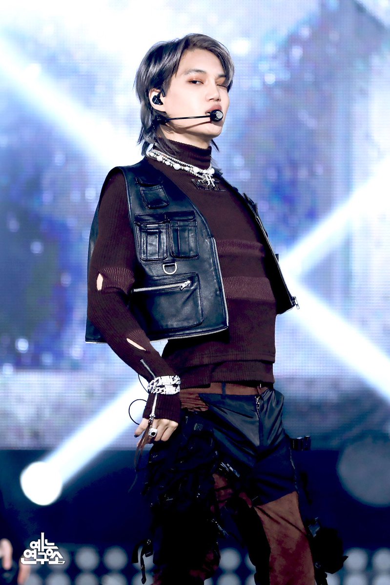 aeridays's tweet photo. Kai x Show! Music Core (12/12/2020)
This look is so iconic, already miss โMmmhโ era ๐ญ๐ฅ๐ฅ
#EXO #์ก์ #์นด์ด #Jongin #KAI #KAI_1stSOLO @weareoneEXO #Mmmh #MmmhOutNow https://t.co/F8MHncQo5b