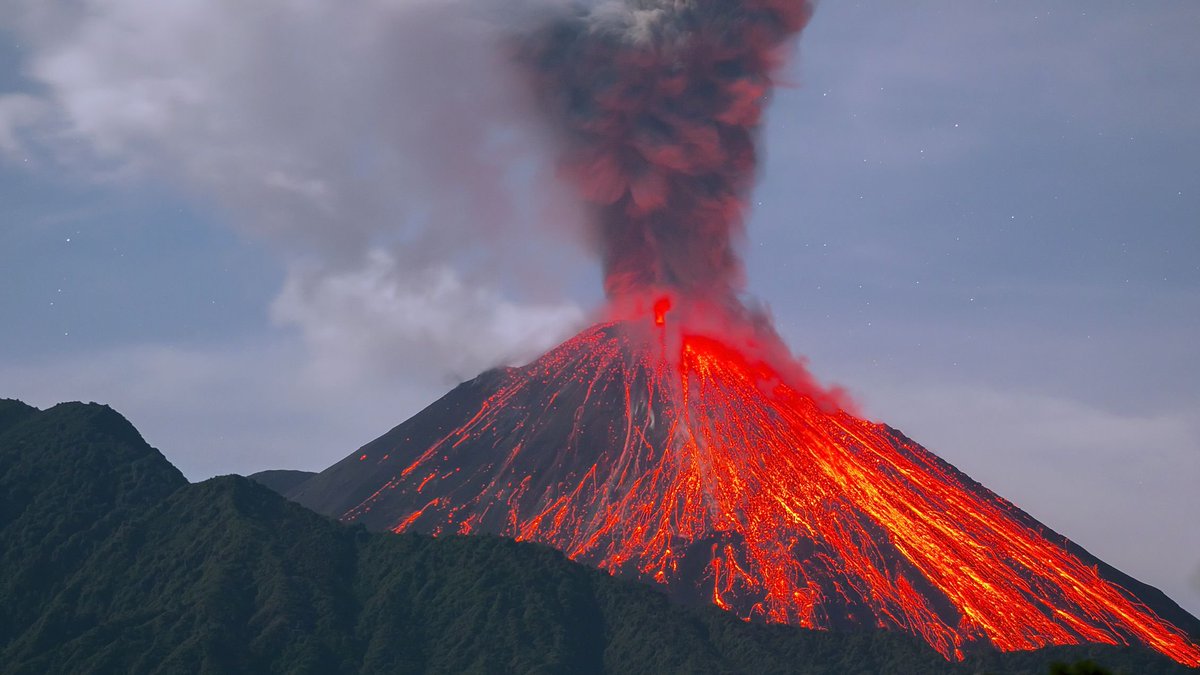 Legend has it that the area had a great civilization of giants who had lots of gold, but they were all destroyed in a "mysterious fire", which has been understood to be a volcanic eruption. That eruption caused the creation of the Pidong Lake.