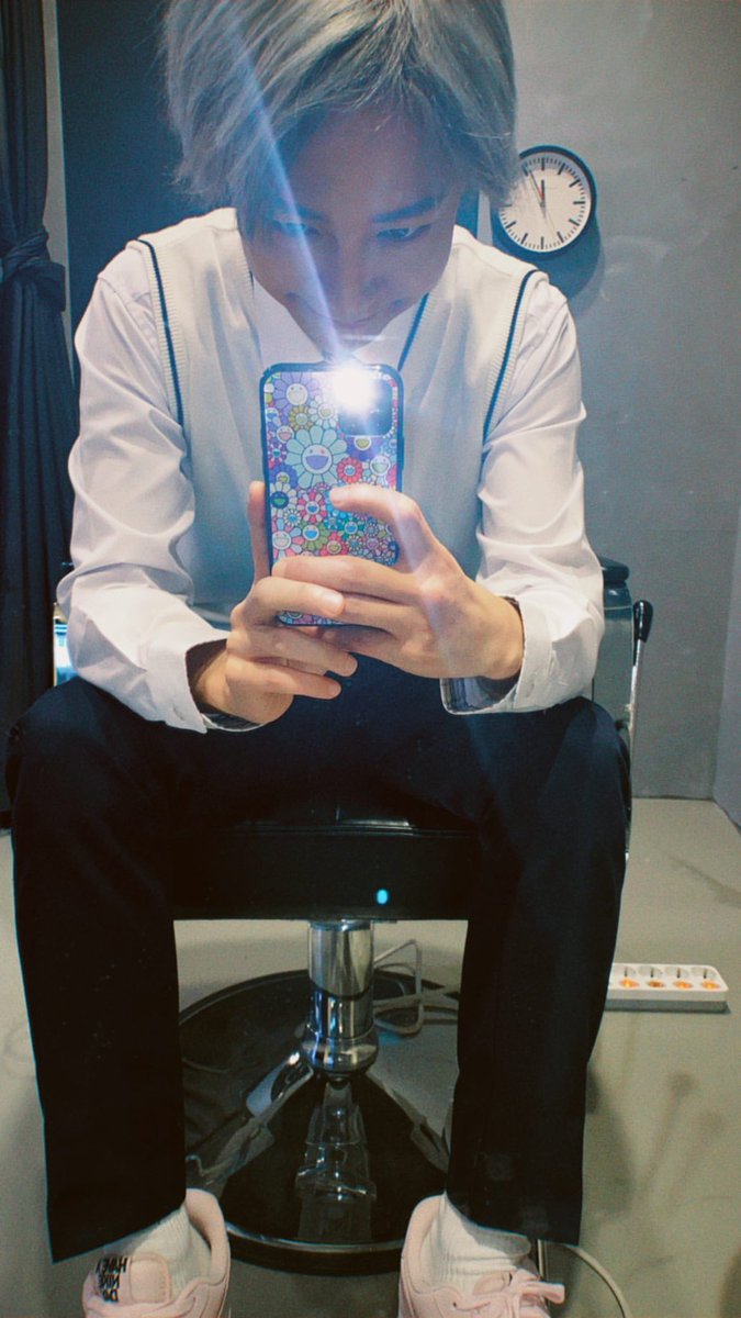 🤳✨😈 
(201218 YS IG Story)