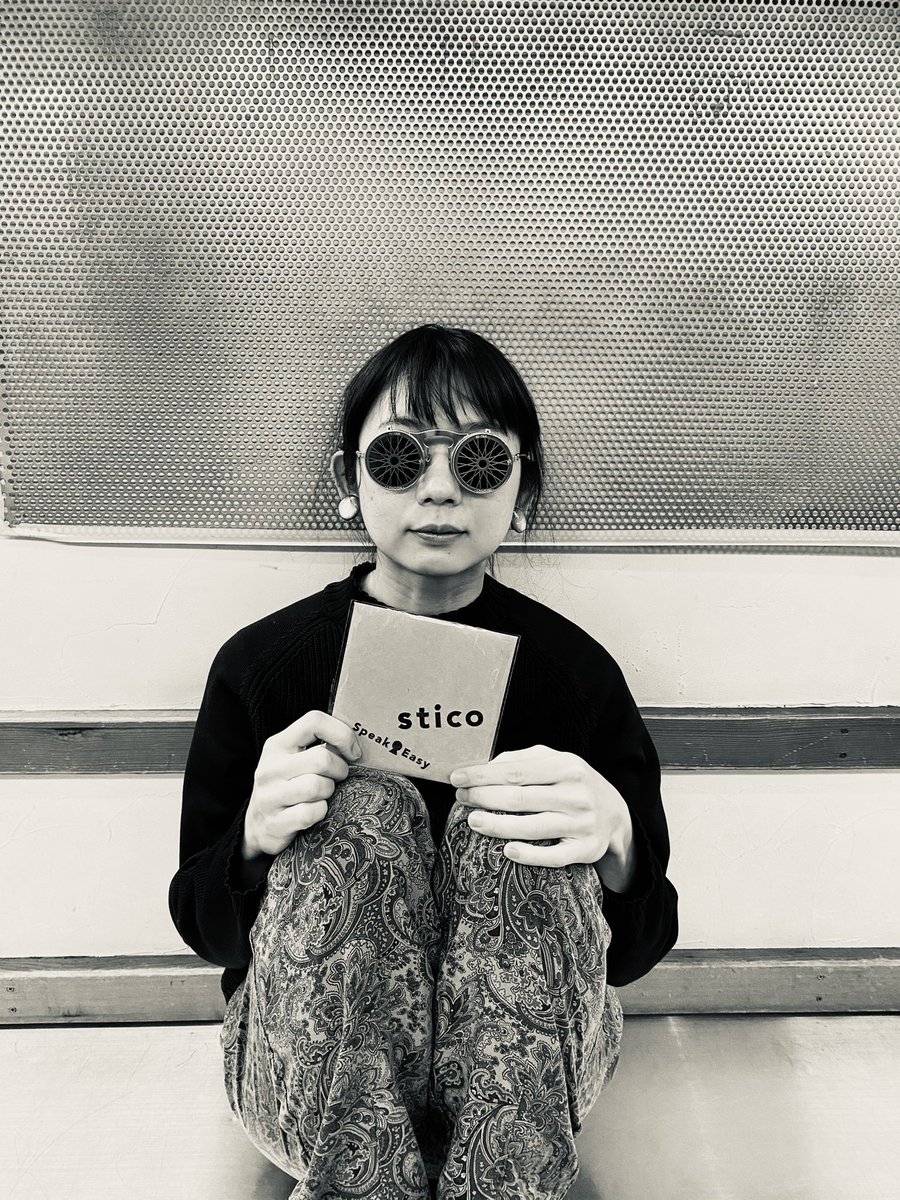 SticoOfficial's tweet photo. stico関連のことだけ書くアカウント作りました
突然ですが2nd EP「Speak Easy」が今日から発売です
今作はドラムとチャップマンスティック一本のみのシンプルな構成
でも2人きりで演奏してるって考えたら結構びっくりしてもらえるはず
前作「象と話す女」も併せてよろしくお願いします　関根
#stico https://t.co/ed0hGG5q8i