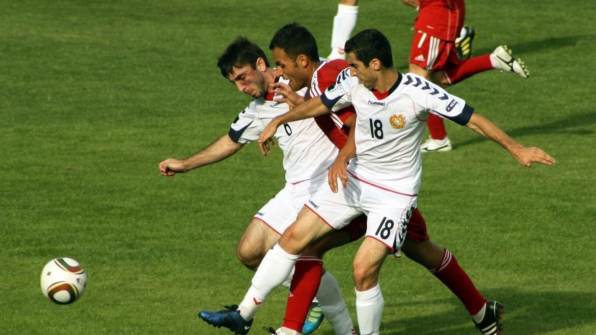 ildelima6's tweet photo. Day 1️⃣8️⃣ of my #FootballShirtAdventCalendar ⚽👕 🎅🏻🎄🇦🇩
18.- MKHITARYAN 🇦🇲 @OfficialArmFF 🇦🇲 match worn shirt vs Andorra Euro 2012 Qualifiers #andorra #armenia #estadicomunal #euro2012 #ukraine #poland #erevan #roma #manchesterunited #gameused #andorrafootballmuseum #AFM https://t.co/GQvThFxV82