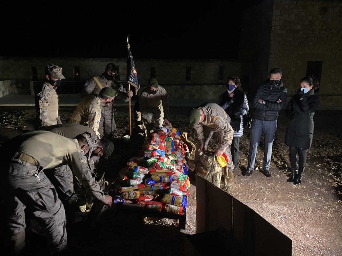 yayodelgado's tweet photo. Madrugada en #Caravaca para recibir las fuerzas especiales de la Armada, los boinas verdes, con @CaminoCaravaca para donar 8 toneladas de alimentos a @_CARITAS Noroeste. Emocionante madrugón! Gracias @estrellalevante #ToneladaSolidaria @TurismoRM_ @AytodeCaravaca https://t.co/ir8dqTudlt
