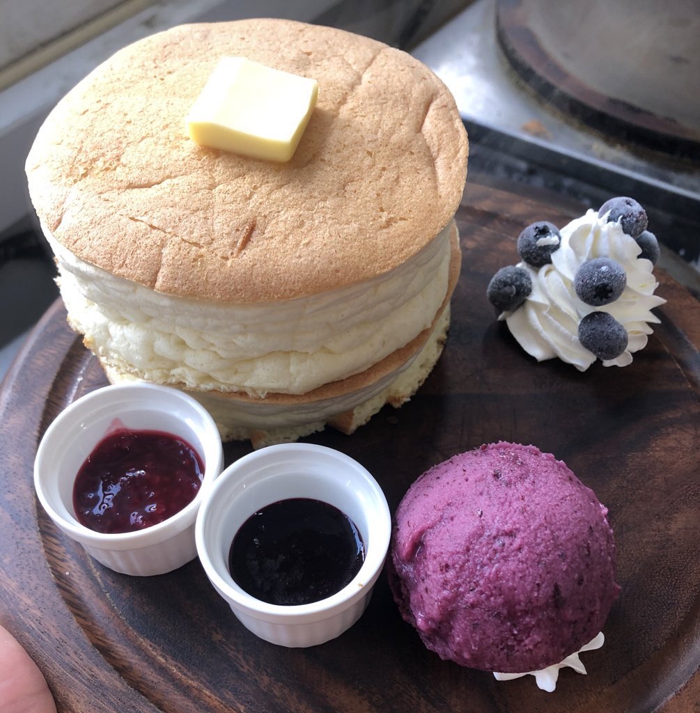FRUTICO4's tweet photo. 『フルティコからのお知らせ』

冬季限定メニューの
ふわふわ『スフレパンケーキ』

こちらの販売を中止しております。

楽しみにされてた方々
大変申し訳ございません🙇‍♂️

感染症リスクの観点から
長時間滞在させてしまうのを防ぐ為
この様な方法をさせていただきました

ご協力お願いします🤲 https://t.co/fysd3H00Kc