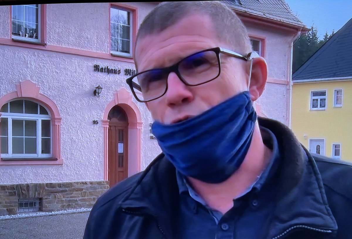 Ladies and Gentleman, der Bürgermeister von Mildenau in Sachsen. 7-Tage-Inzidenz 1.030. 

Keine weiteren Fragen.