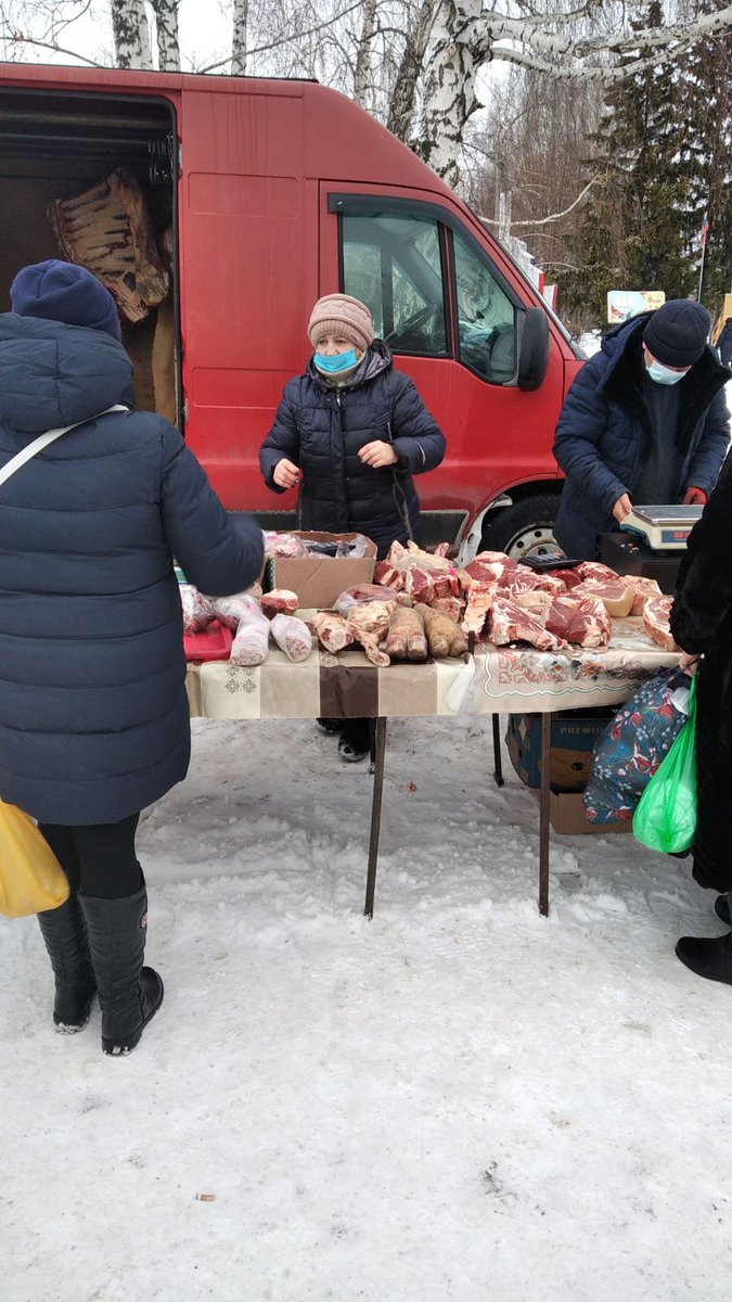 Сегодня в Старой Майне проходит еженедельная сельскохозяйственная ярмарка. В продаже мясо, масло,  домашние куры и гуси, мука, сахар. Приглашаем за покупками!
