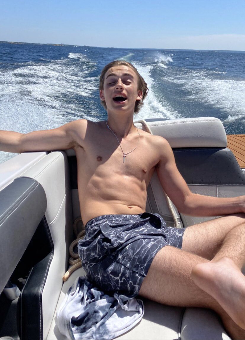 Those legs look hairy #Johnnyorlando 