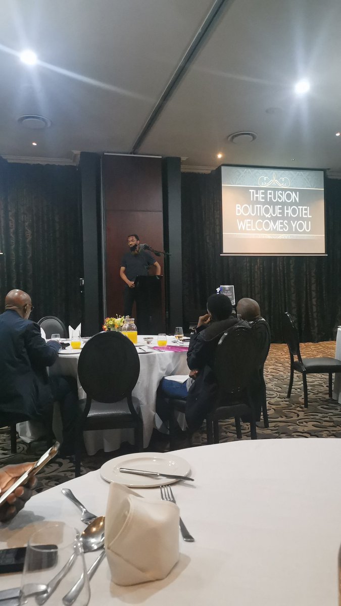 mashatoleabram's tweet image. Xolani Dube bluntly asks, what is a native agenda? @xuberaird #NativeForum