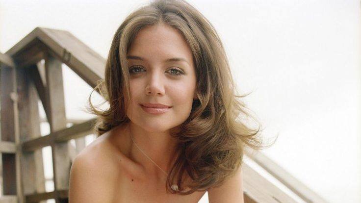 Happy Birthday to American actress and producer,Katie Holmes (December 18, 1978) 