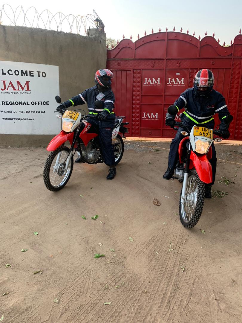 ForAfrikaOrg's tweet photo. #FieldworkerFriday 😎  😎
Our field team in #Uganda are ready to tackle remote roads with their new motorbikes - in order to reach our vegetable garden projects at Imvepi and Omugo refugee settlement camps.🌱 Thanks to our donors for their generosity! 👏 https://t.co/EWrJi81oKS