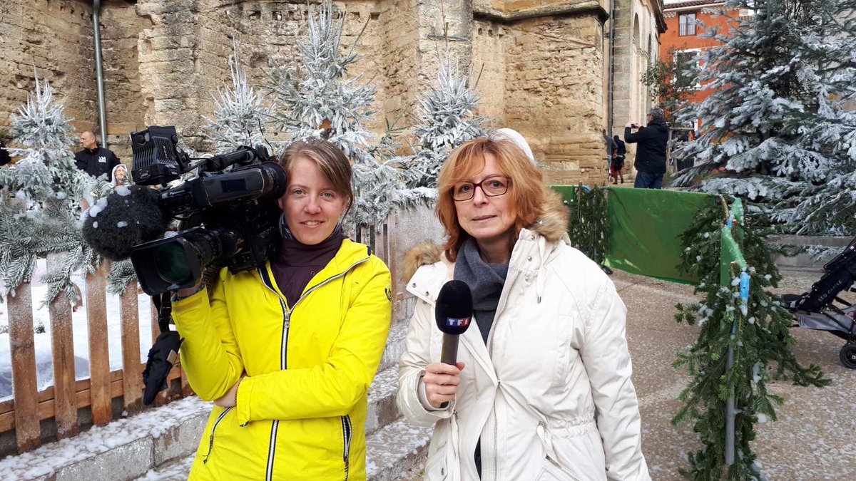 👏🏻 #MerciJeanPierre <a href="/pernautjp/">Jean-Pierre Pernaut</a> pour tous ces sujets sociétaux sur lesquels je travaille, ong, fondations, associations depuis des années, traités dans le 13H. Et là autre chose, un sujet de l’amie Fati, Fatima Medouni, dans mon village natal pour Noël ✨ <a href="/TF1LeJT/">Natalia Kowalski</a>