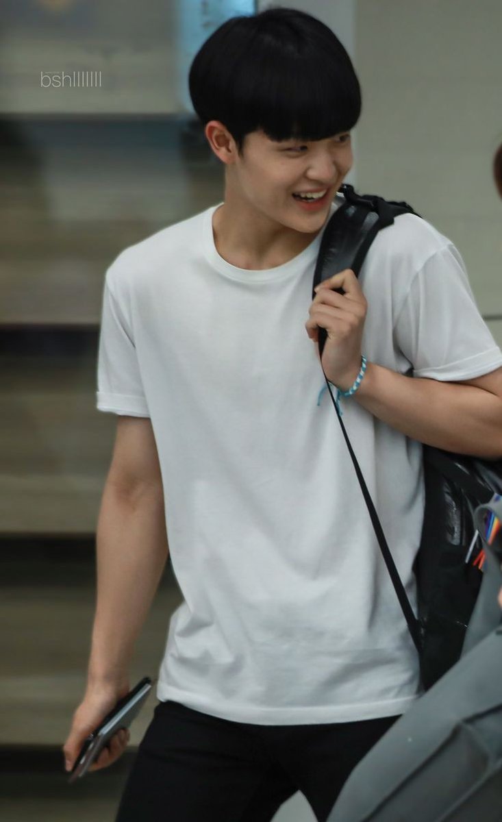 ptrcmbihoon's tweet photo. jihoon would be perfect as your college boyfriend https://t.co/Z9mXk2OJxj