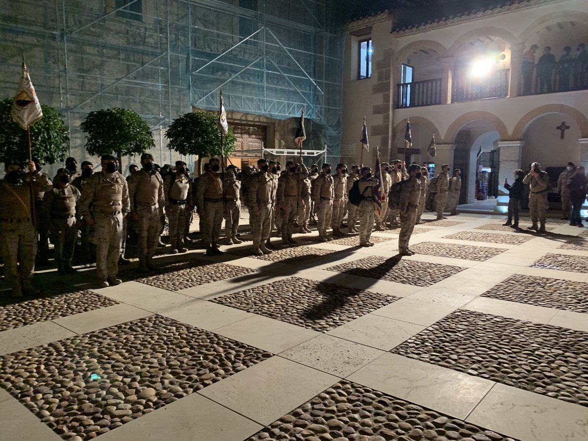 Picon_Gimenez's tweet photo. Emocionante llegada de las Fuerzas de Guerra Naval Especial a @caravaca, a través de @CaminoCaravaca se han donado más 8 #ToneladaSolidaria de alimentos a favor de @_CARITAS Noroeste. Muchas gracias @PostresReina @TurismoRM_ @AytodeCaravaca https://t.co/cMGJTuvFLA