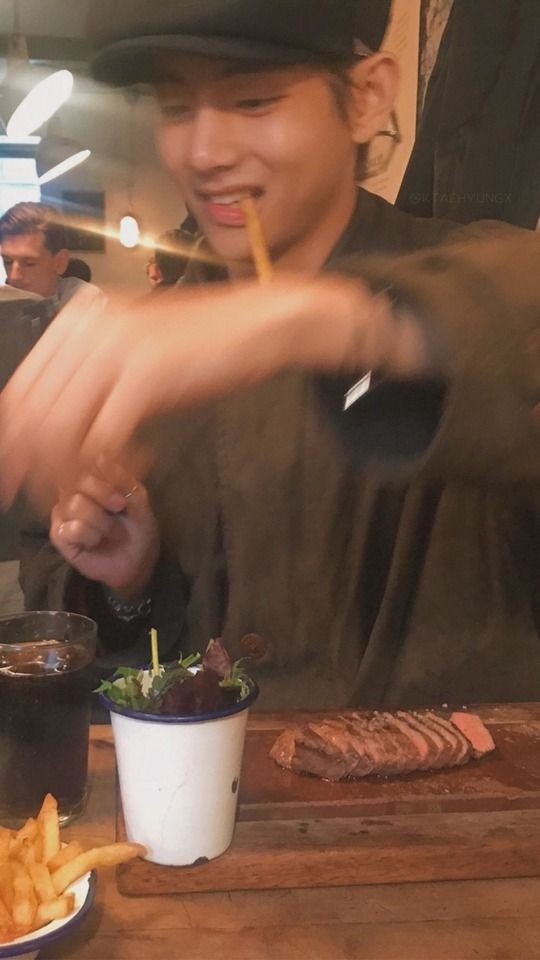 Taehyung boyfriend material a thread ;