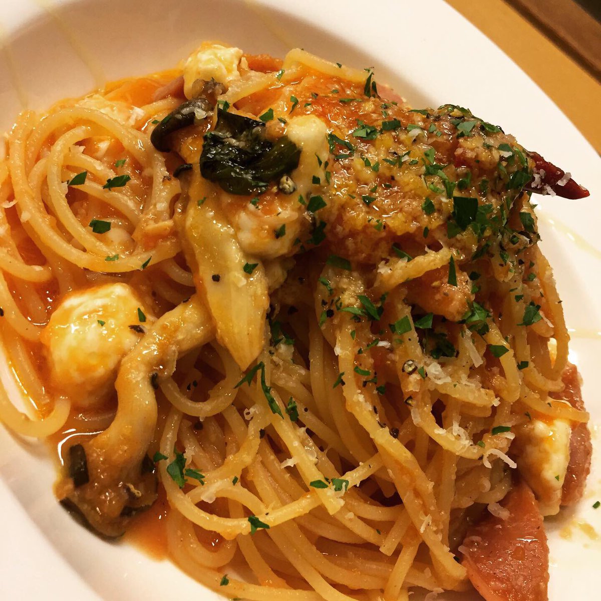 crazybenchan's tweet photo. 先週食べられなかった分を取り返します!まずはラヴィゴット!
こだわりの野菜とその野菜の美味さを引き立てる優しい味のドレッシング!そして大好きなパスタ達♫いつも一つに絞るのに一苦労!いつも美味いぜ!ごちそうさまでした!
#ラヴィゴット
#RAVIGOTE
#トマトのパスタ
#千代田町
#前橋街中 https://t.co/df8RUVVIFk