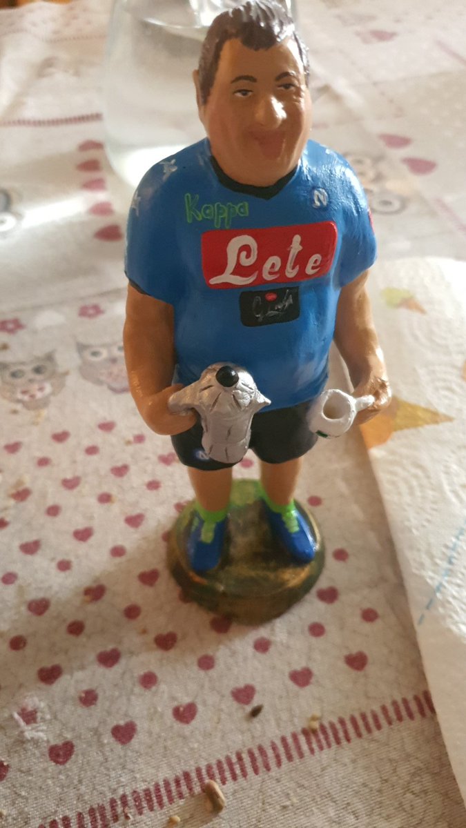 LagodiLedro's tweet photo. Arrivato fino in #Trentino per portarci il #caffe' @TommyStar55 @dries_mertens14 #tommasostarace #sscnapoli #ferrigno #sangregorioarmeno #presepe https://t.co/FEByQVnVBr